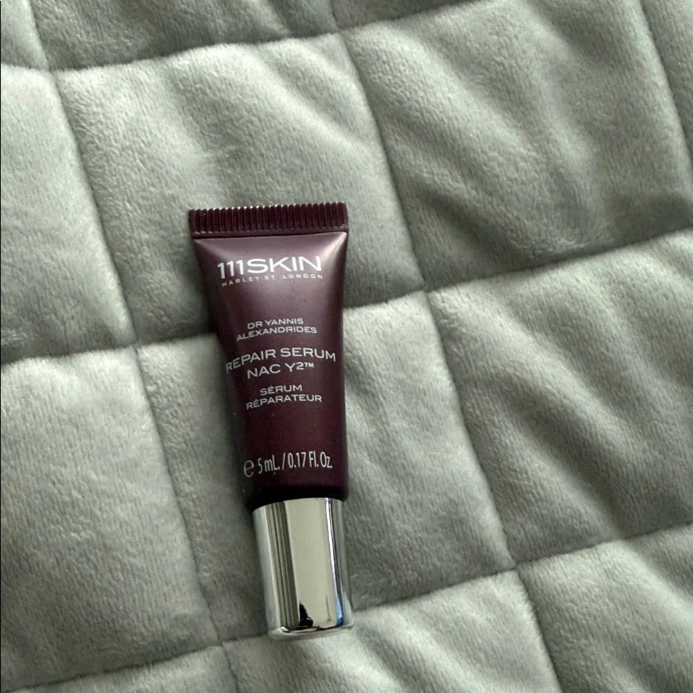 111SKIN Repair Serum NAC Y2 White Box with Plum Accent